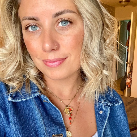 Meet your Posher, Rianna ๐ด๐ - Picture 1 of 4